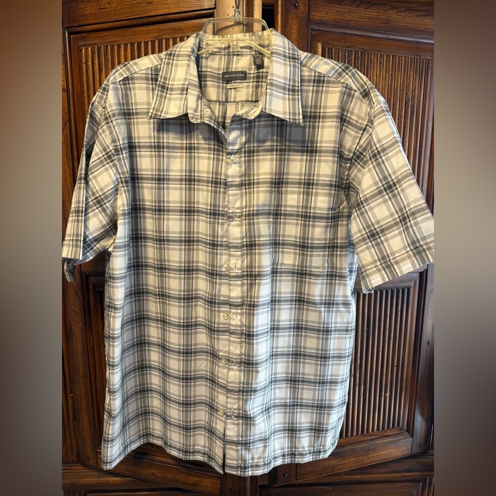 Van Heusen Black, Grey and White Plaid Casual Shirt
Size XL or 17/17 1/2